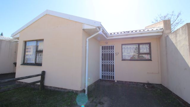 1 Bedroom Townhouse For Sale in Bhisho Central