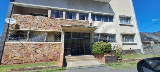 3 Bedroom Flat For Sale in Southernwood