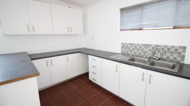 1 Bedroom Flat To Let in Dorchester Heights
