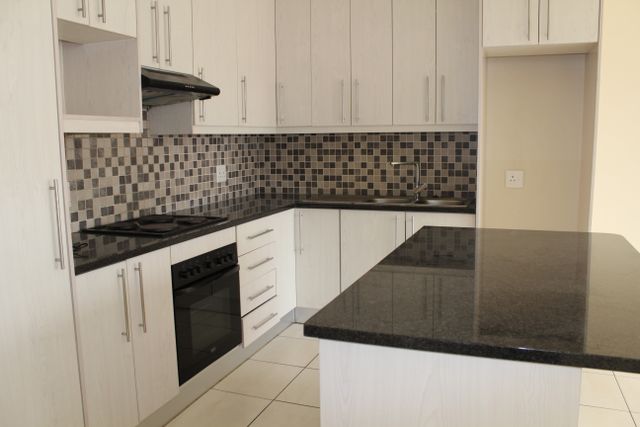 Neat 3 bedroom townhouse to rent in Beacon Bay