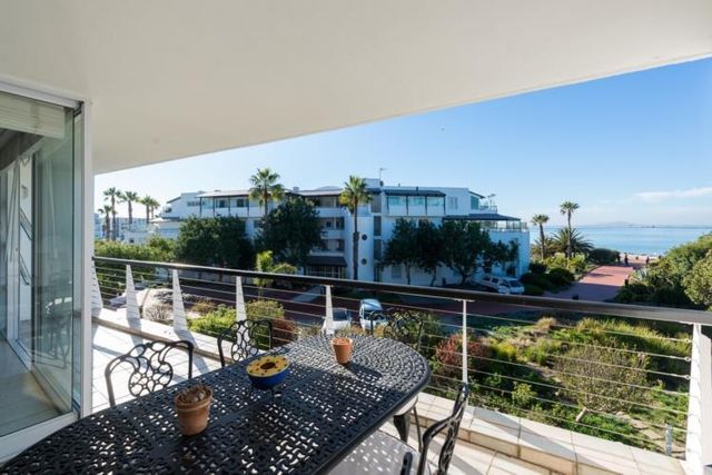 3 Bedroom Apartment For Sale in Mouille Point