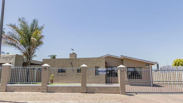 4 Bedroom House For Sale in Morgenster