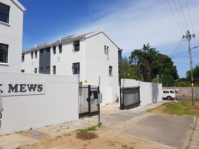 3 Bedroom Townhouse For Sale in Wynberg Upper