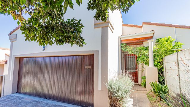 Spacious 3 Bedroom Family Home For Sale in Durbanville
