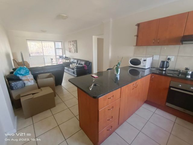 Well looked after 2 bed apartment in the popular Vredekloof Square Brackenfell