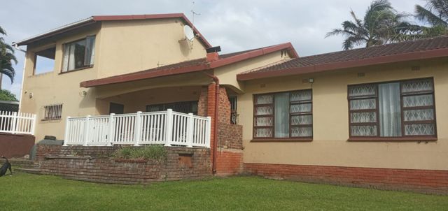6 Bedroom House For Sale in Uvongo Beach