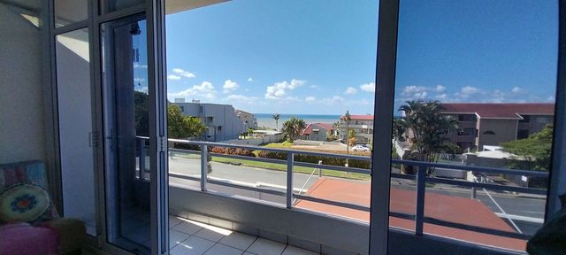 1 Bedroom Apartment For Sale in Uvongo Beach