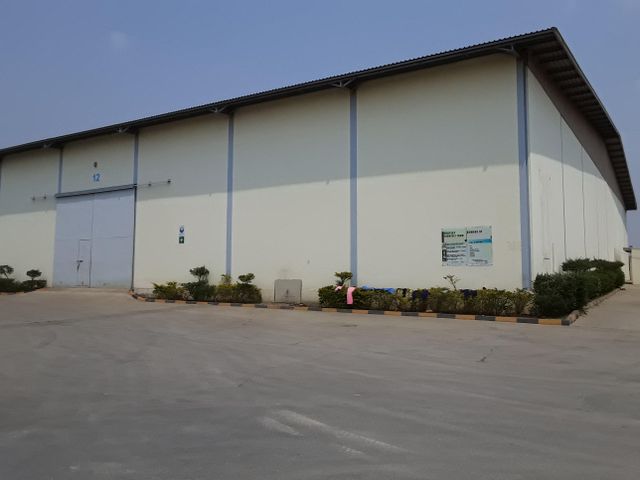 HIGH-END WAREHOUSE UNIT IN SECURE COMPLEX