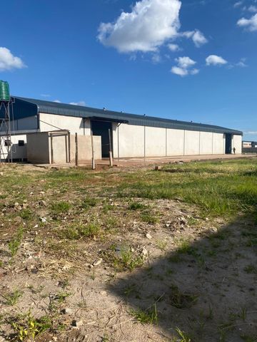 900m² Warehouse To Let in Chinika