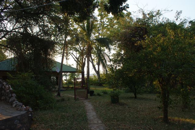 LAKESIDE FAMILY HOME FOR SALE IN SIAVONGA