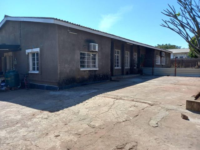 3 Bedroom Semi Detached For Sale in Livingstone Central