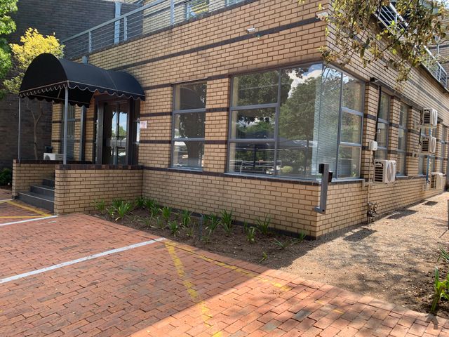 164m² Office To Let in Rivonia
