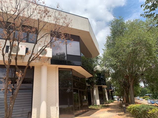 Midrand 2100m2 Office To Let