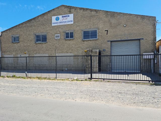 580m2 Industrial Factory Warehouse To Let in the Strand @ R28500 excl vat