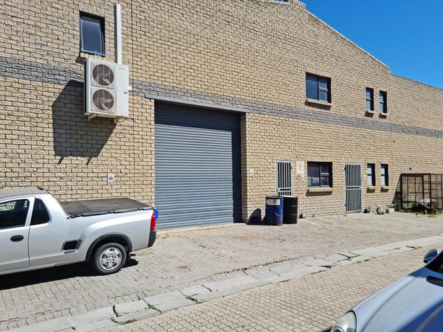 178m2 Industrial Unit TO LET in Somerset West Business Park.