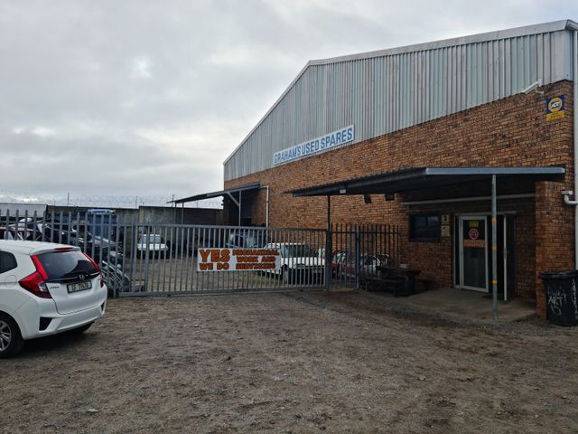 455m2 Industrial Warehouse on a 1200m2 Plot FOR SALE in Blackheath.