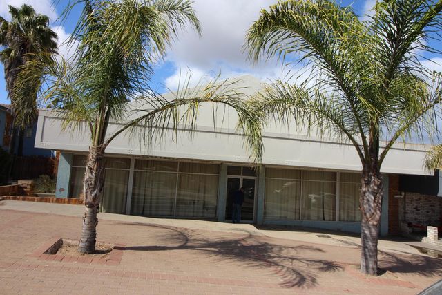 730m² Retail For Sale in Hopefield