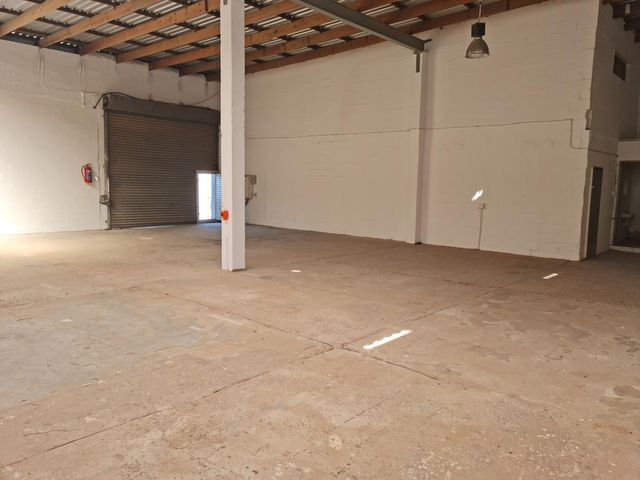 225m2 Factory Warehouse TO LET in the Strand