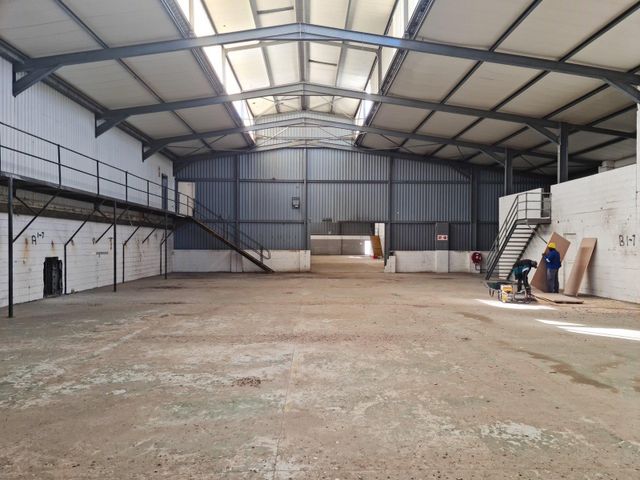 2050m2 Industrial Unit To Let in the Strand @ R108650 excluding VAT