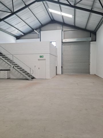 Modern 242m2 Industrial Warehouse To Let in Firgrove , Somerset West