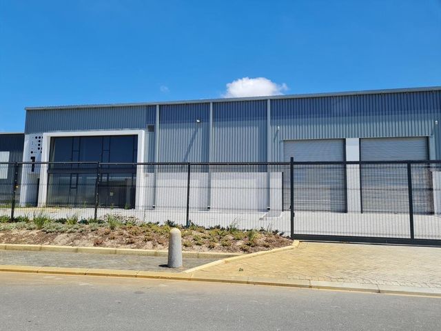 R300 Facing 645m2 Factory To Let in Stikland.