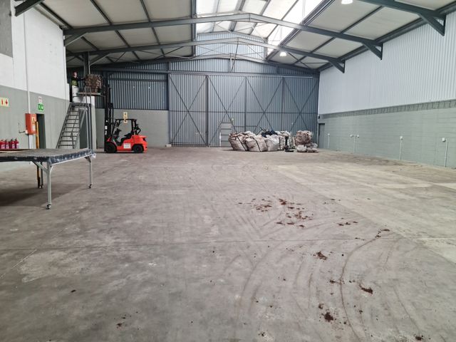 800m2 Industrial Factory Warehouse To Let in the Strand