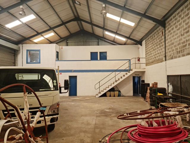 334m2 Factory / Warehouse with small yard space TO LET in Saxenburg Park, Blackheath.