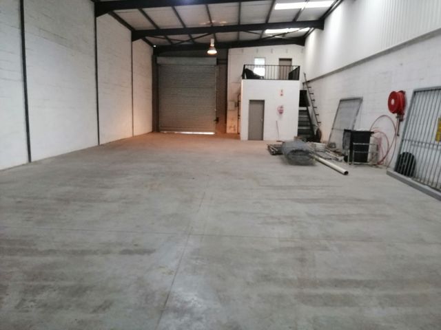 560m2 Industrial Warehouse To Let in Blackheath.