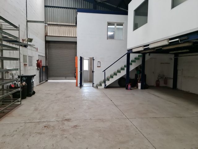 175m² Warehouse For Sale in Broadlands