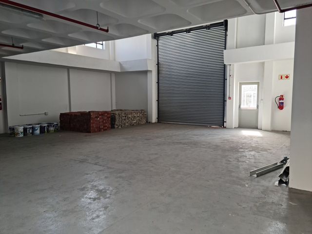 214m² Warehouse To Let in Blackheath Industrial