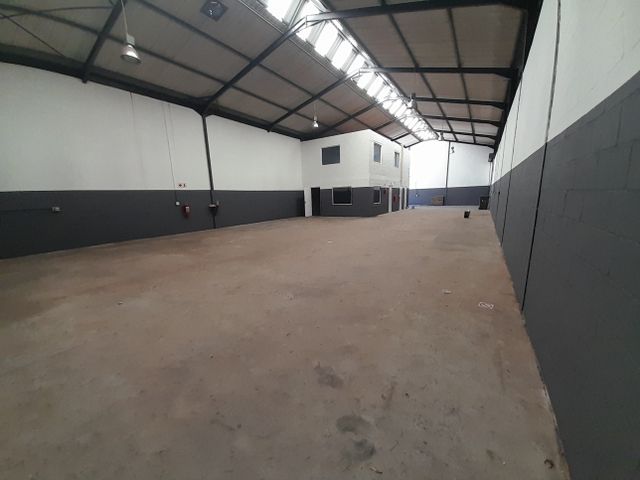 362m2 Industrial Factory Warehouse Unit To Let in Stikland @ R24 616.00  excluding v
