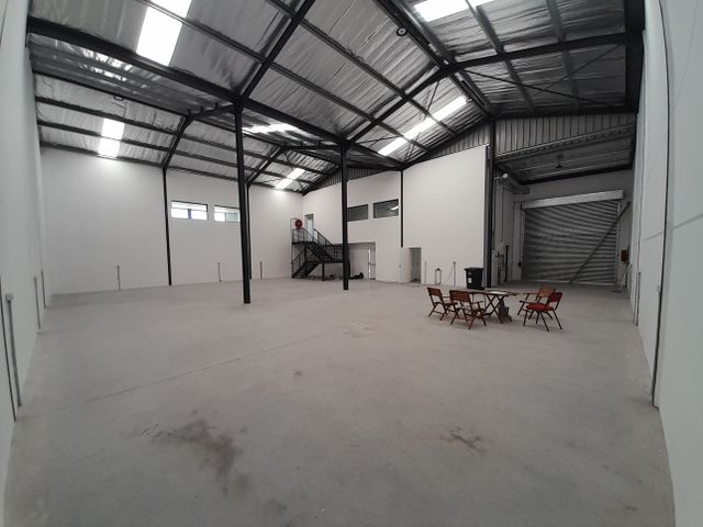 489m2 Industrial Factory Warehouse Unit To Let in Stikland @ R 61 125.00  excluding v