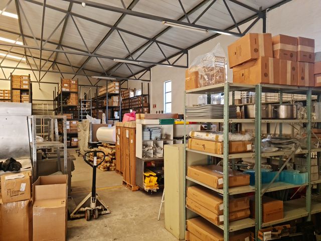 468m² Warehouse To Let in Gants Plaza