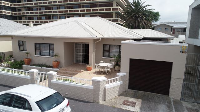 Rare Home At Strand Beach With Flatlet
