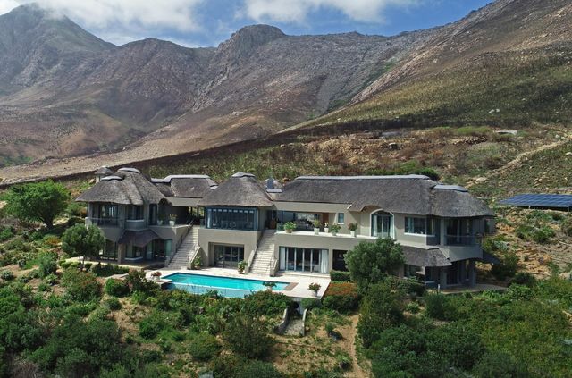 A 25 ha Fynbos Mountain Lifestyle Retreat In Somerset West With Sea Views