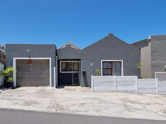3 Bedroom House For Sale in Kleinmond Central