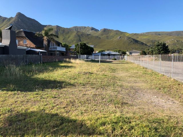963m² Vacant Land For Sale in Kleinmond Central
