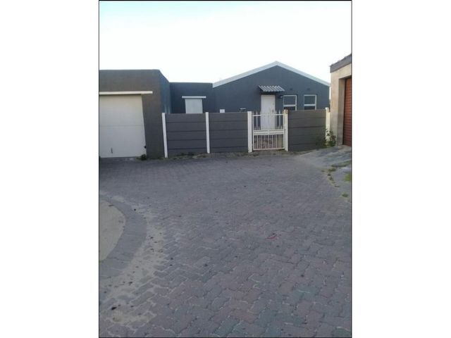 2 Bedroom House For Sale in Strandfontein