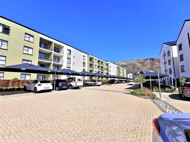 1 Bedroom Apartment For Sale in Gordons Bay Central