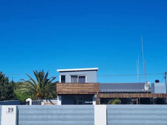 2 Bedroom House For Sale in Kleinmond Central