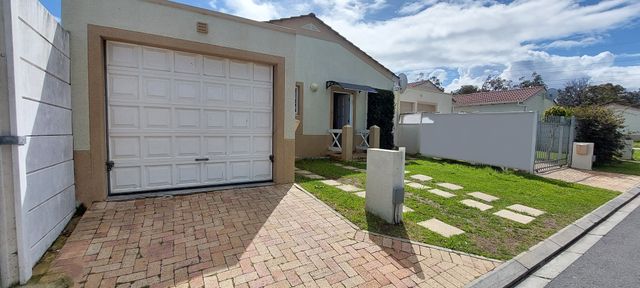 Gorgeous 3-Bedroom Home for Sale in Victoria Park, Somerset West