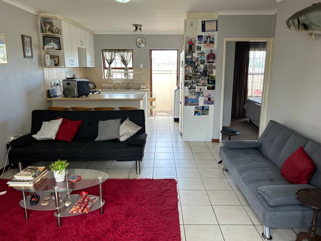 Pet friendly, full title townhouse in Strand Manor