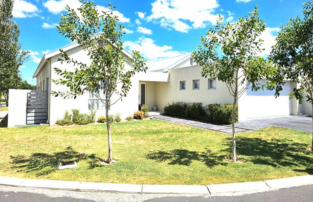 3 Bedroom House For Sale in Paarl North