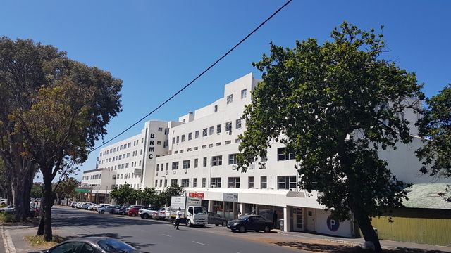 2 Bedroom Apartment For Sale in Wynberg