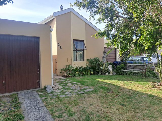 Comfortable Townhouse on Fairview Golf Estate