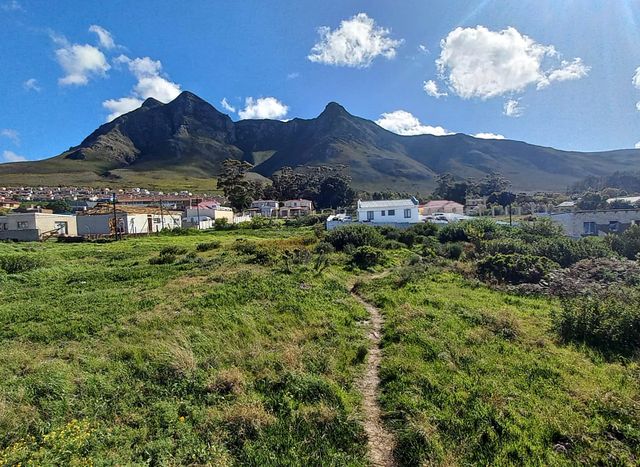 1,006m² Vacant Land For Sale in Kleinmond Central
