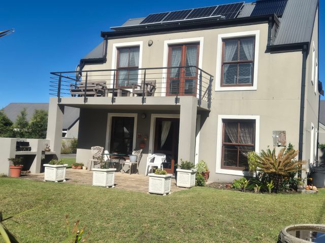 3 Bedroom House For Sale in Kleinmond Central