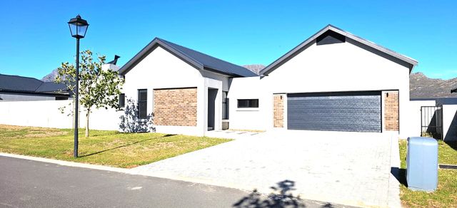 3 Bedroom House For Sale in Paarl South
