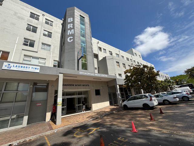 3 Bedroom Apartment For Sale in Wynberg