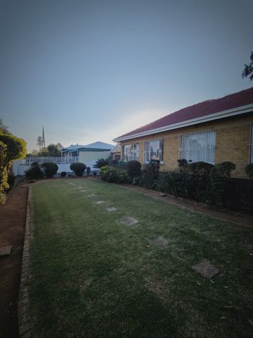 STUNNING 3 BEDROOM HOME IN HOMESTEAD, GERMISTON FOR ONLY R1 290 000